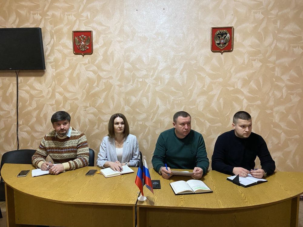 Сергей Ермаков: В ходе аппаратного совещания с начальниками отделов и структурных подразделений администрации обсудили ситуацию за прошедшую неделю и вопросы, находящиеся на постоянном контроле