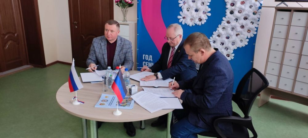 Сергей Ермаков: В средней школе № 1 г. Снежное состоялось подписание договора о сотрудничестве между Донецким национальным техническим университетом и Администрацией городского округа Снежное