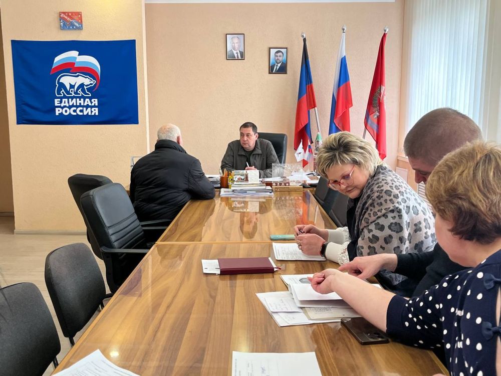 Константин Зинченко: Сегодня на приеме граждан ответил на вопросы о восстановлении дома, начислении пенсии и другие