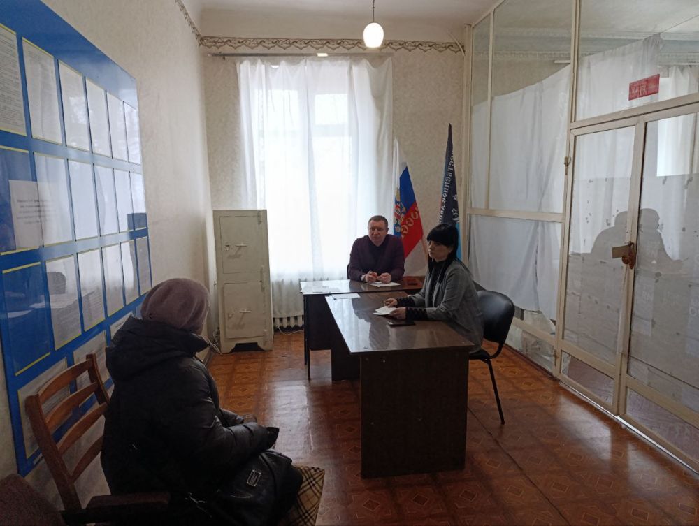 Сергей Ермаков: Во время личного приема граждан поступило 4 обращения по вопросам: улучшение жилищных условий, благоустройство придомовой территории, ремонт кровли, социальное обеспечение