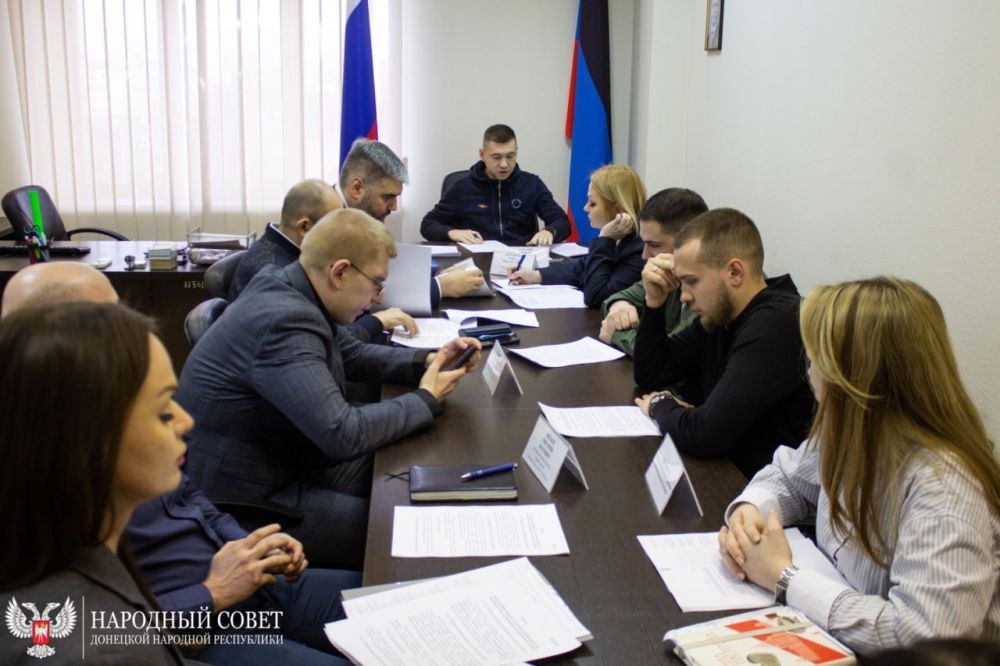 Депутаты обсудили необходимость урегулирования специфики поддержки добровольчества на законодательном уровне