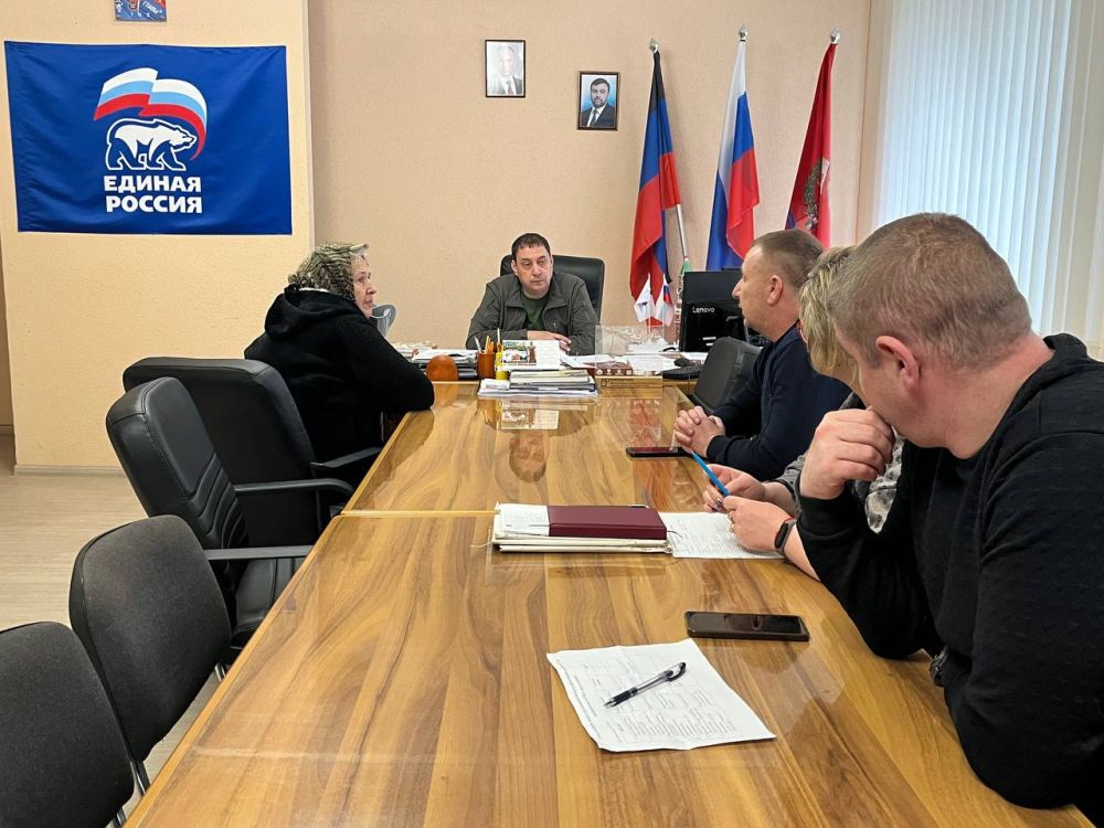 Константин Зинченко: Провел прием граждан совместно с представителями профильных управлений и отделов администрации Волновахского муниципального округа