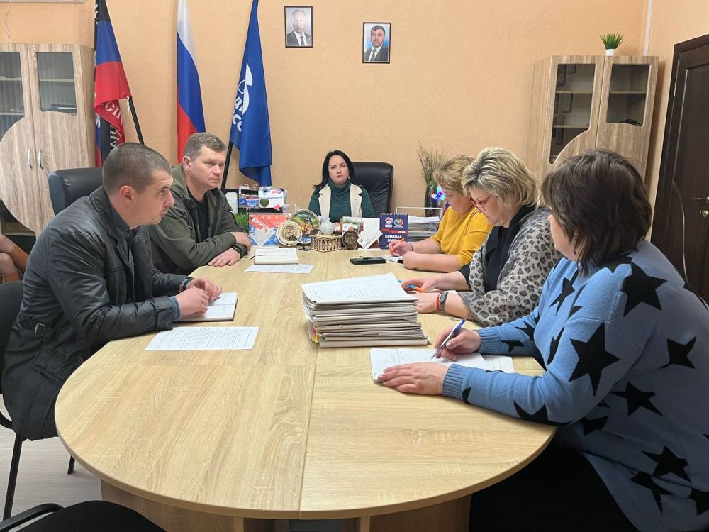 Сегодня, 9 февраля , во главе с заместителем главы администрации Волновахского района по социальным вопросам - Еленой...