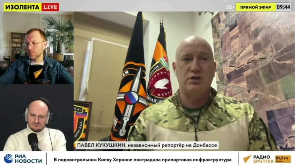 «На Авдеевском направлении укронацисты подбили танк. Экипаж эвакуировали, а потом спасали и саму машину. Операция была...