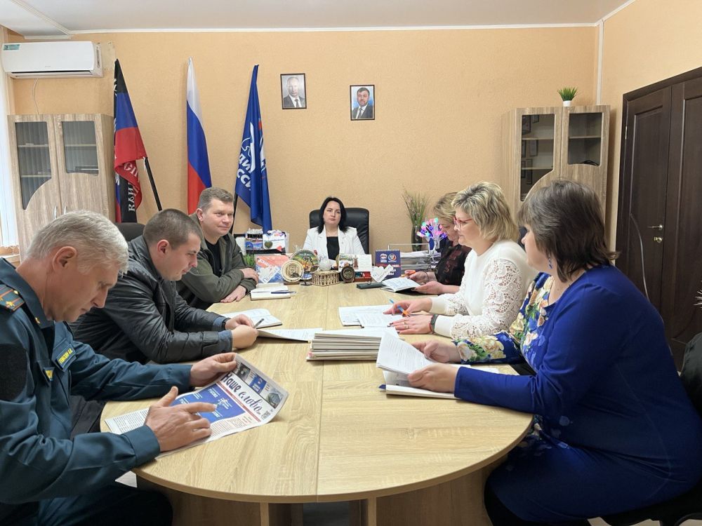 Сегодня, 13 февраля , во главе с заместителем главы администрации Волновахского района по социальным вопросам - Еленой...