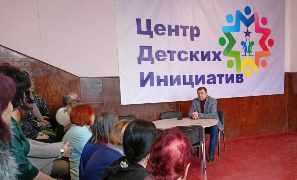 Сергей Ермаков: Сегодня, 14 февраля, провел встречу с трудовым коллективом МБОУ «СРЕДНЯЯ ШКОЛА № 2 ГОРОДА СНЕЖНОЕ»