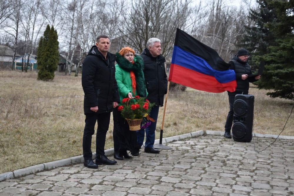 ������ ��������: � �������� ������ ������ � 35-����� ������ ��������� ����� �� �����������