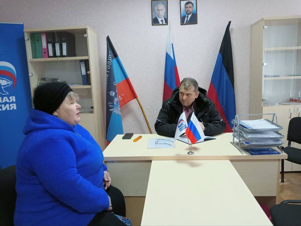 В Хлебодаровском отделении общественной приемной Единой России депутат Волновахского муниципального совета Донецкой Народной Республики первого созыва Арсоев Таймураз Павлович провел прием граждан