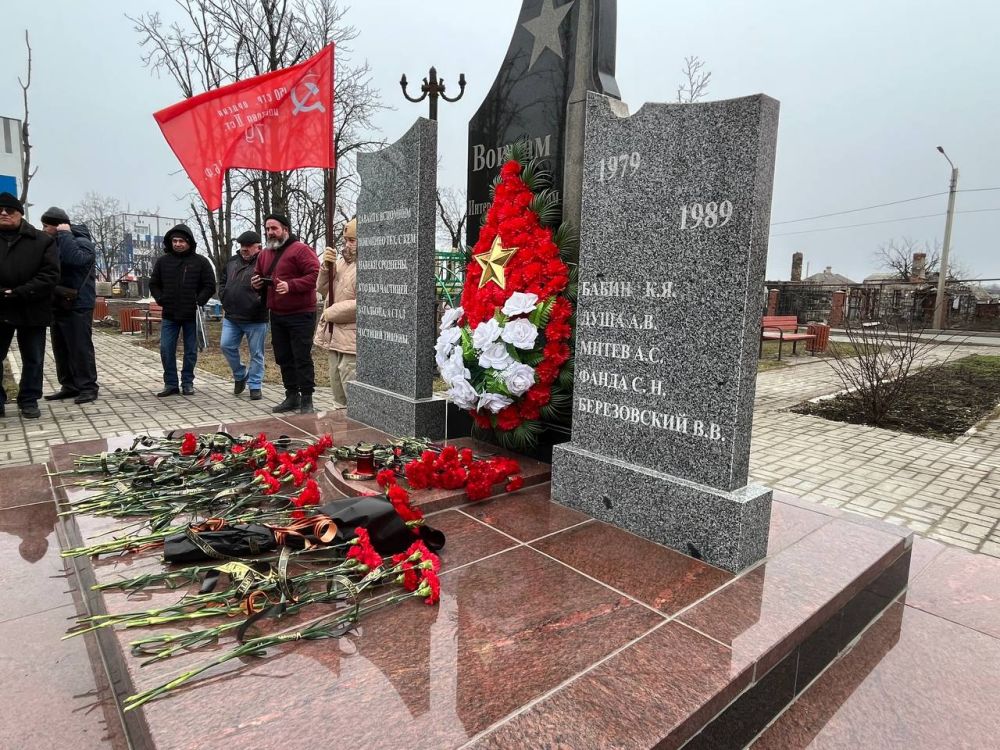 Константин Зинченко: Принял участие в возложении цветов к памятнику воинам-интернационалистам