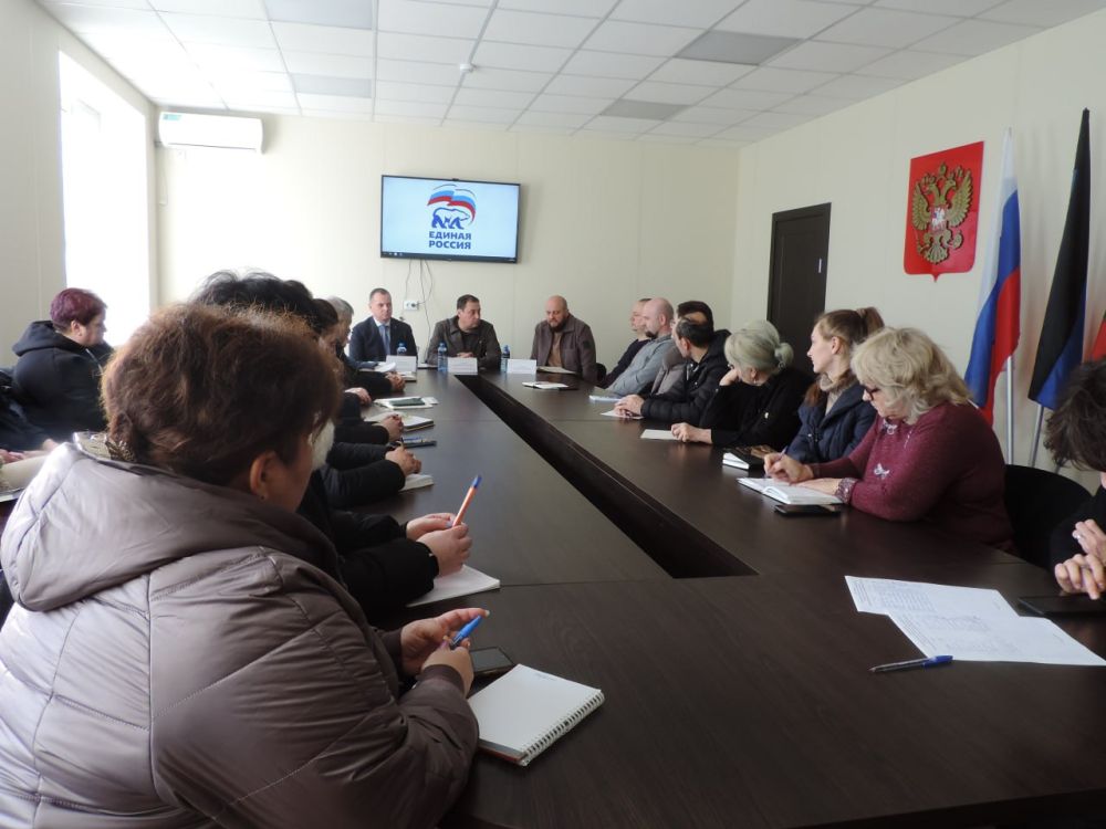 Константин Зинченко: Принял участие во встрече Депутатов Волновахского муниципального совета первого созыва с Первым...