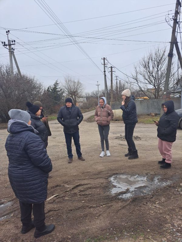 Сегодня, 16 февраля, исполняющий обязанности главы администрации города Комсомольское Николай Винокуров провел встречу с населением в городе Комсомольское