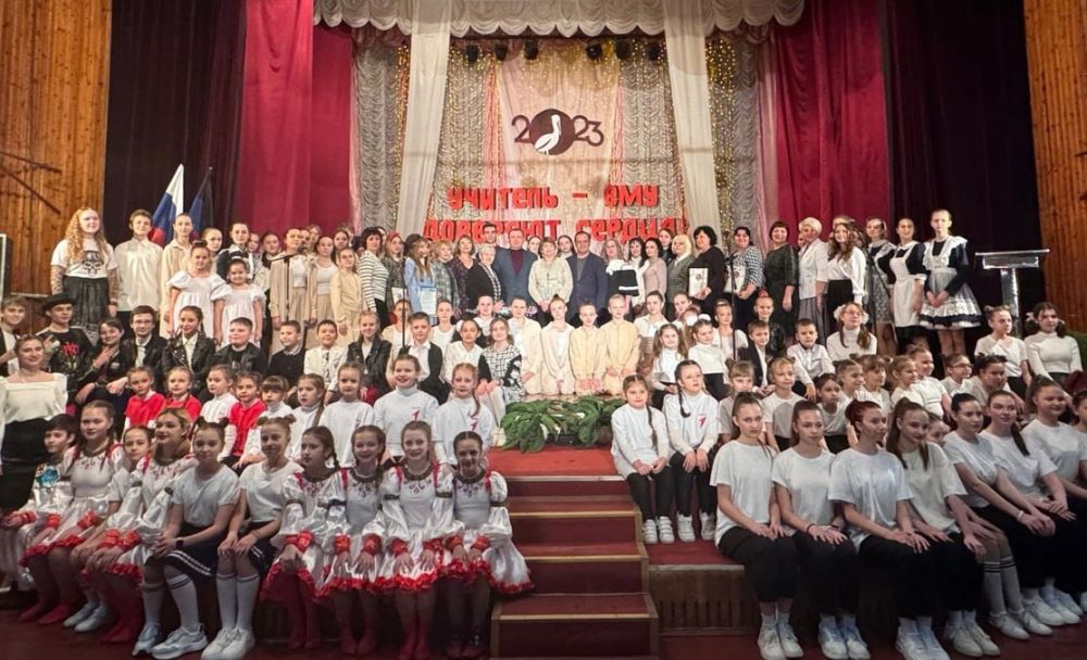 Сергей Ермаков: На базе МБУДО «ДТУМ Г.СНЕЖНОЕ» состоялась расширенная Коллегия директоров, на которой были подведены итоги «Года Педагога и Наставника» и дан старт Году Семьи, объявленному Президентом РФ - Владимиром Путиным