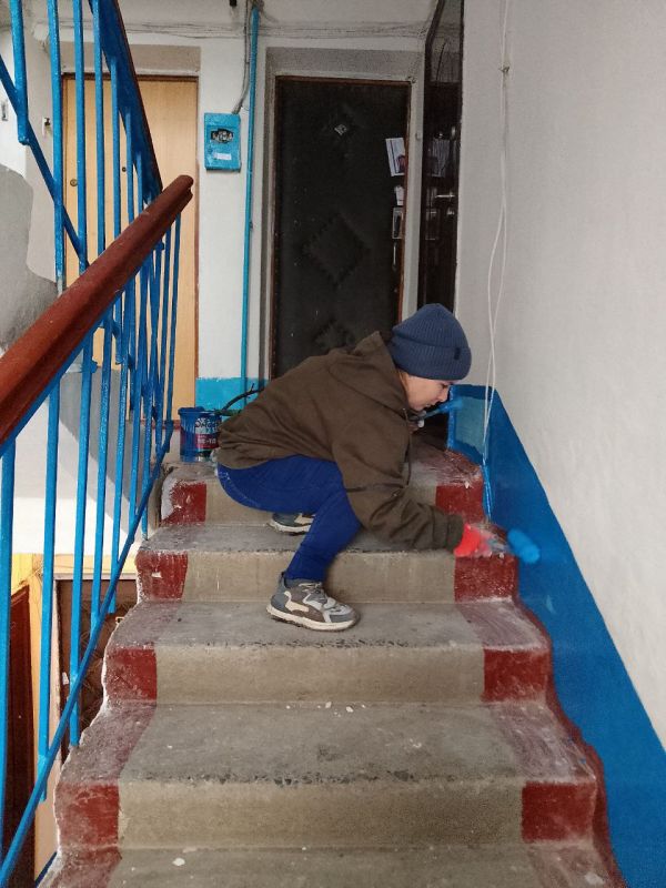 МУП "Комсомольское городское домоуправление" проводятся работы по ремонту подъездов многоквартирных жилых домов города Комсомольское