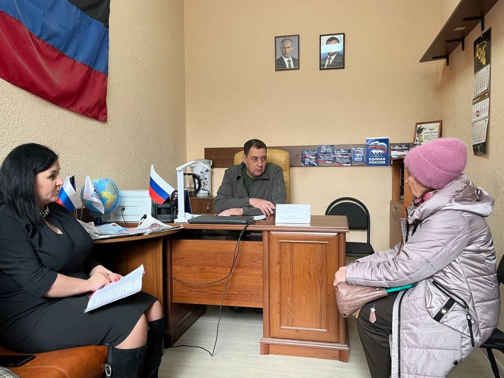 Сегодня, 21 февраля , глава муниципального образования Волновахский муниципальный округ ДНР, Константин Зинченко провел прием граждан совместно с представителями профильных управлений и отделов администрации Волновахского муниципального округа