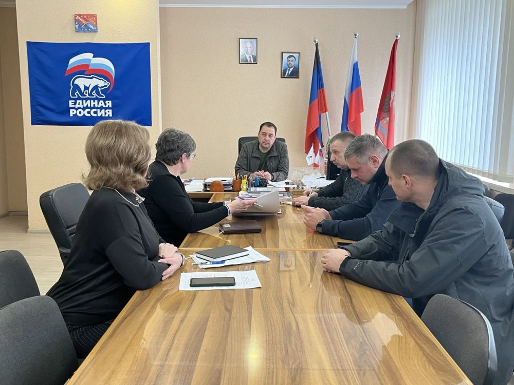 Константин Зинченко: С представителями ЯНАО и сотрудниками администрации Волновахского муниципального округа обсудили необходимость соблюдения общей концепции обустройства центральной улицы г. Волноваха