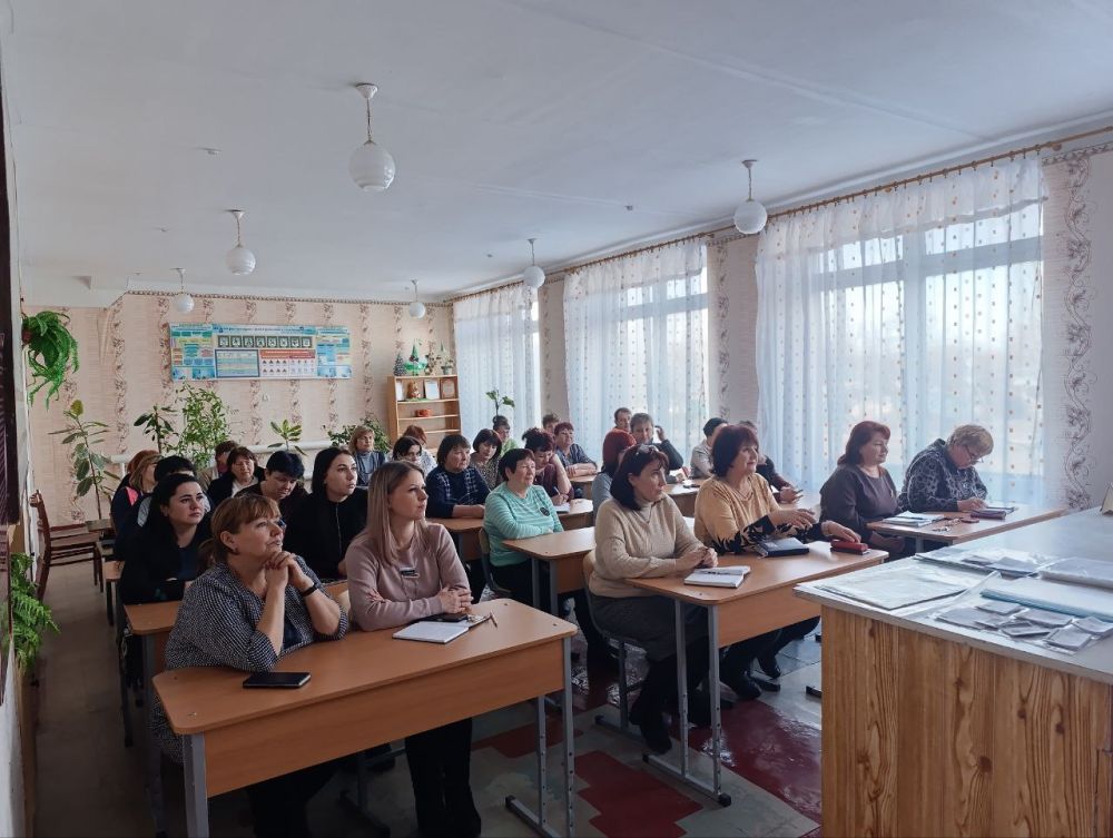 Сергей Ермаков: Провел встречу с трудовым коллективом МБОУ «СРЕДНЯЯ ШКОЛА № 10 ГОРОДА СНЕЖНОЕ»