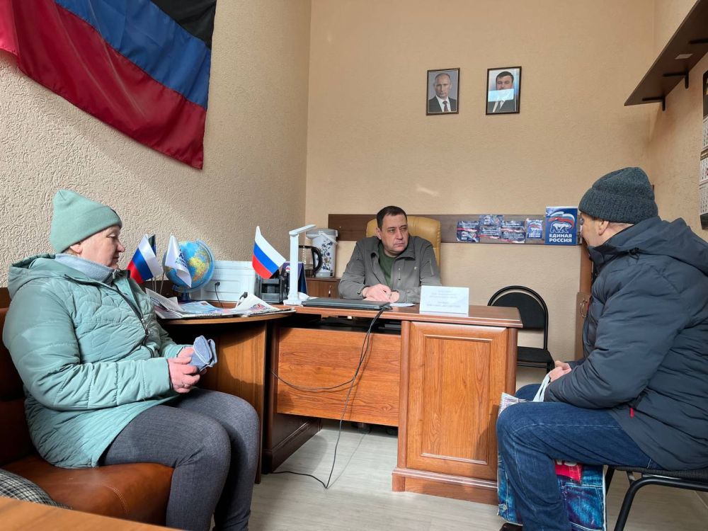 Константин Зинченко: Совместно с представителями профильных управлений и отделов администрации Волновахского муниципального округа провел прием граждан