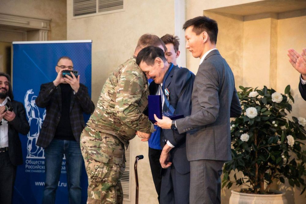 Медалью «Отец солдата» награждены более 40 отцов Защитников Отечества