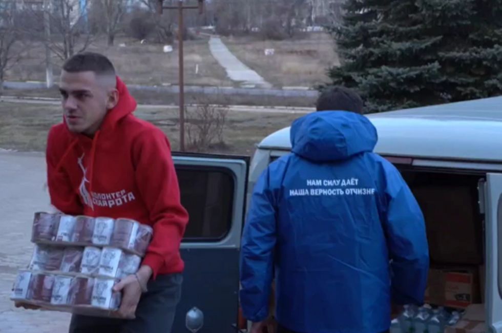 Молодежь Донбасса и Новороссии собрала гуманитарную помощь для жителей освобожденной Авдеевки