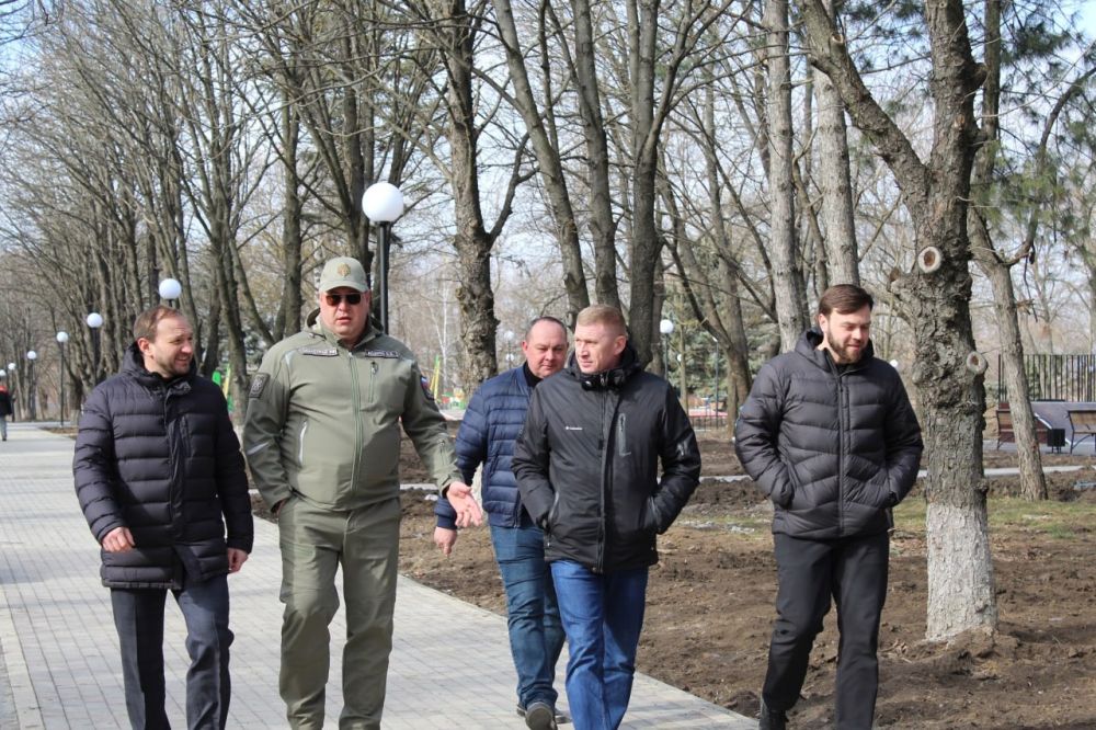Замминистра строительства и ЖКХ РФ Валерий Леонов посетил Володарский район