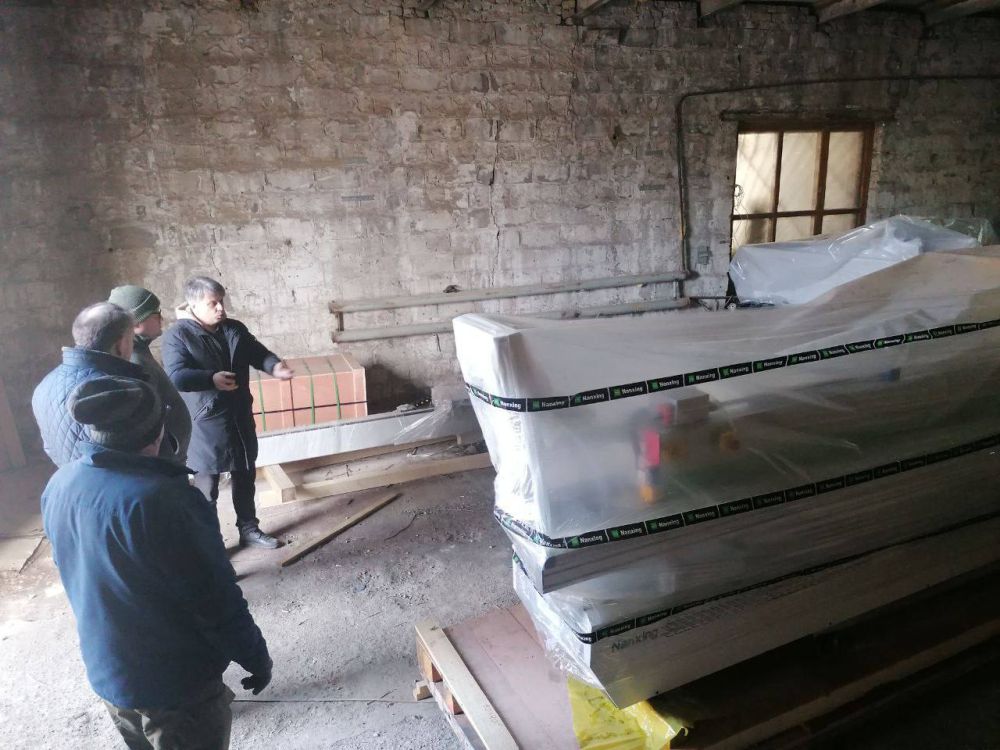 Донецкое мебельное предприятие закупило новое оборудование на средства, выданные Фондом развития промышленности ДНР