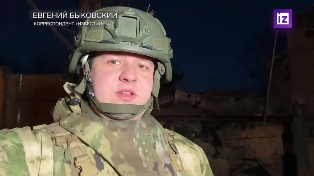 Украинские националисты ударили по ресторану в Ворошиловском районе Донецка, на месте прилета осталась большая воронка — ВСУ обстреляли город второй раз за день