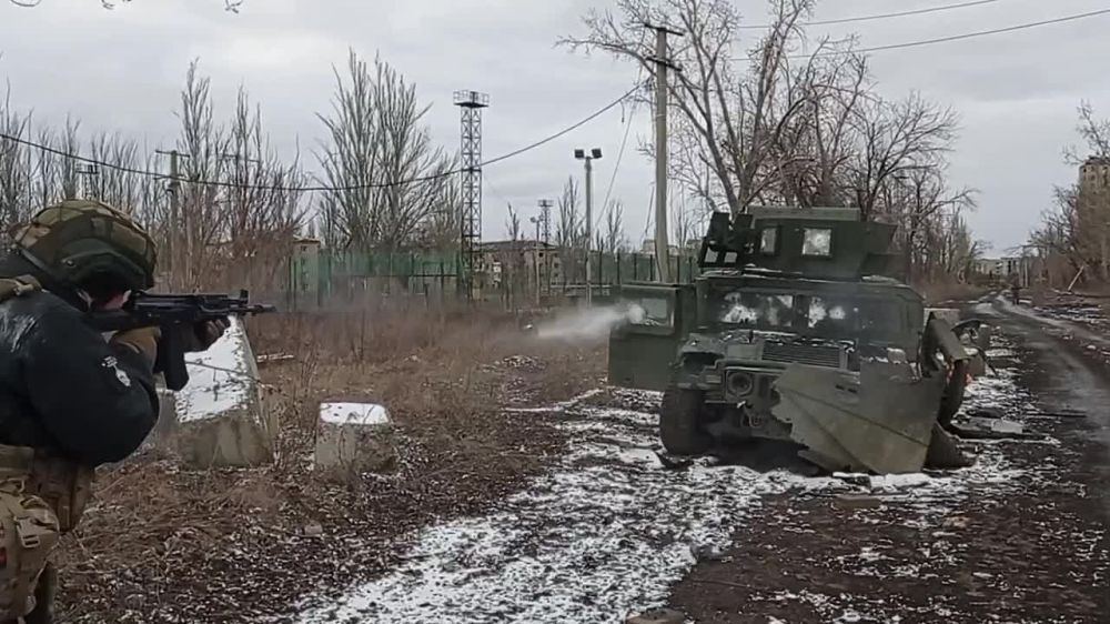 ���� ����������� ���������� Humvee ��� � ��������