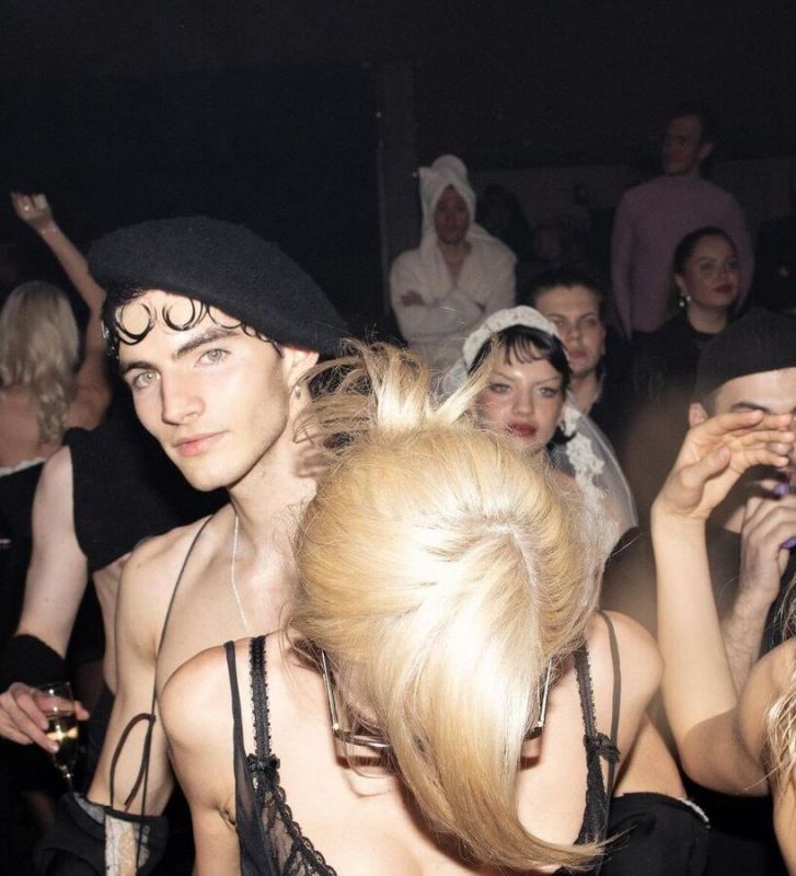 Истец назвал льготный вход в "Мутабор" условием отзыва иска за "голую" вечеринку