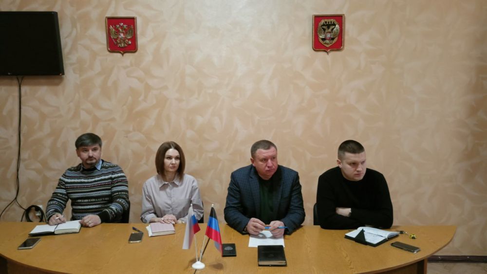 Сергей Ермаков: В ходе аппаратного совещания с начальниками отделов и структурных подразделений администрации обсудили ситуацию за прошедшую неделю и вопросы, находящиеся на постоянном контроле