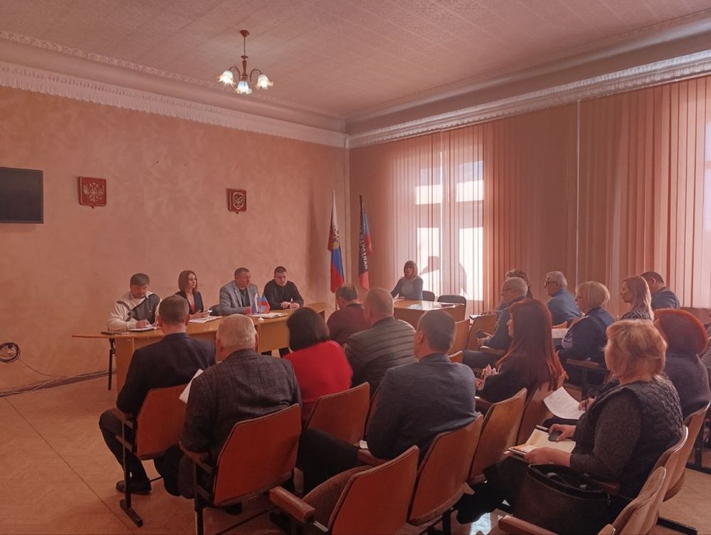 Сергей Ермаков: В ходе еженедельного расширенного аппаратного совещания обсудили ситуацию за прошедшую неделю, проблемные моменты и вопросы, находящиеся на постоянном контроле