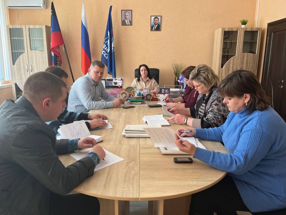 Сегодня, 27 февраля , во главе с заместителем главы администрации Волновахского района по социальным вопросам - Еленой...