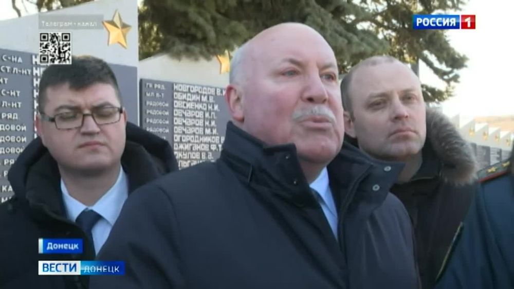 Александр Петрикин: В соответствии с решением Высшего Государственного Совета Союзного Государства России и Белоруссии, образовательные организации ДНР и ЛНР получают адресную помощь — компьютеры, проекторы, спортивный инвентарь