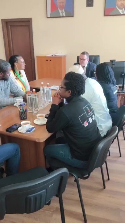 Встреча с делегацией из Камеруна практически день в день совпала с общим для наших стран юбилеем - 60 лет дипломатических отношений