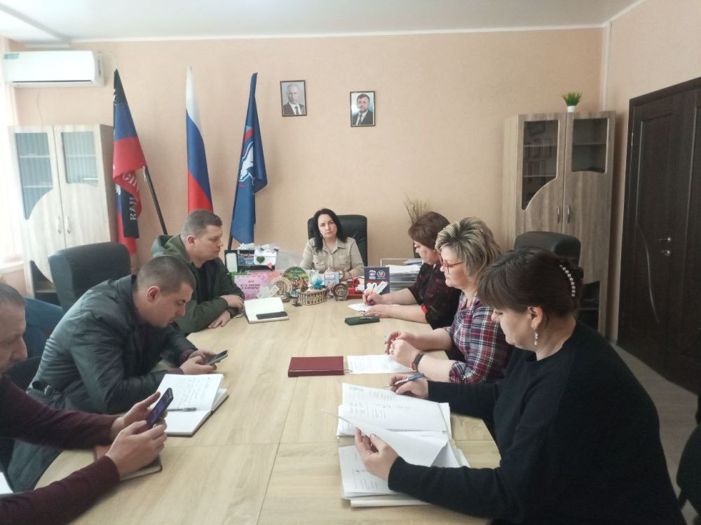 Сегодня, 1марта, во главе с заместителем главы администрации Волновахского района по социальным вопросам - Еленой...