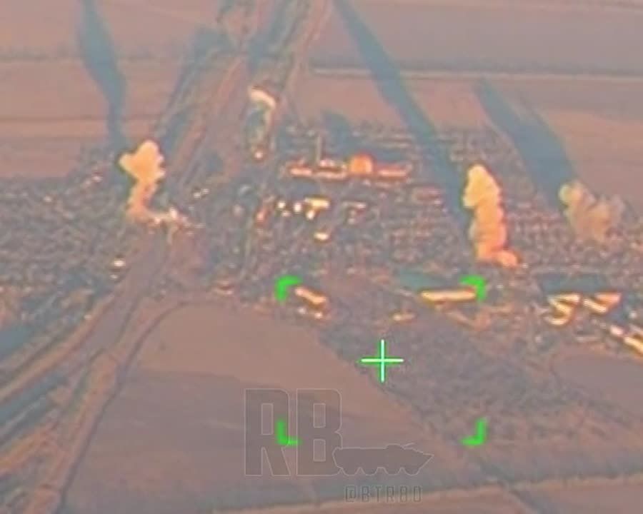 Виталий Киселев: Кадры нанесения авиаудара ФАБами по местам расположения ВСУ в Очертино на Авдеевском направлении