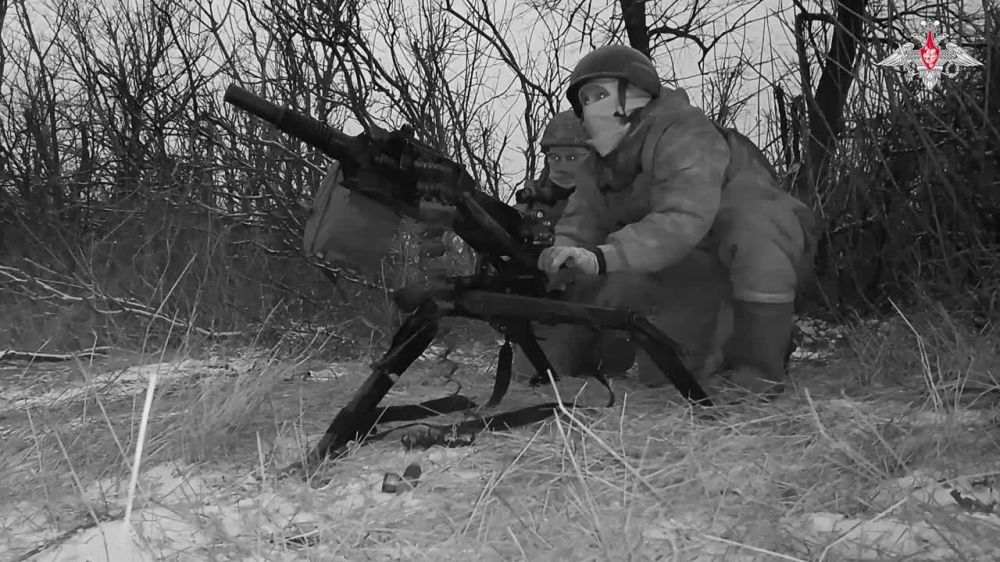 Минобороны РФ: Публикуем кадры ночной работы расчета 30-мм автоматического станкового гранатомета АГС-17 «Пламя»