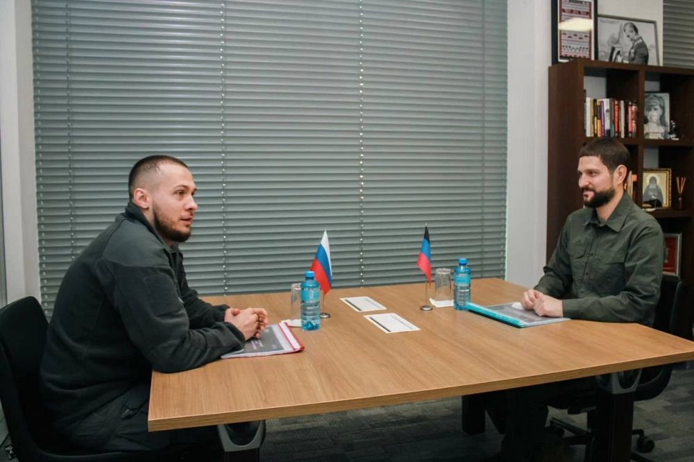 С донецкими волонтерами я встречался вместе с министром молодежной политики ДНР Кириллом Макаровым