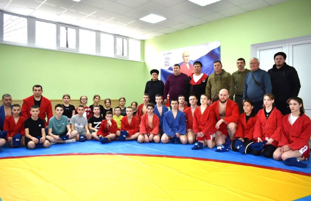 Игорь Лызов: Вчера в МБОУ «Амвросиевская школа № 6» прошел мастер-класс по самбо в рамках Всероссийского проекта «Самбо – в школу!»