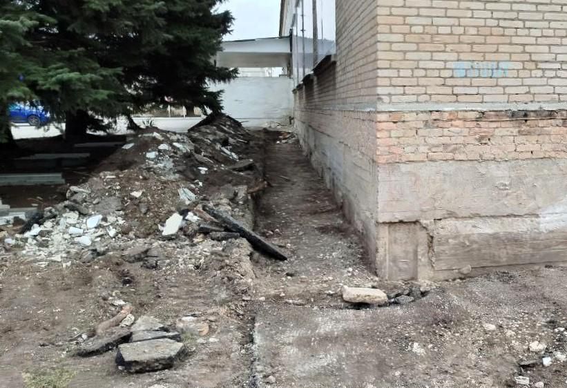 Игорь Лызов: Специалисты Амурской области начали ремонт в школе Амвросиевки