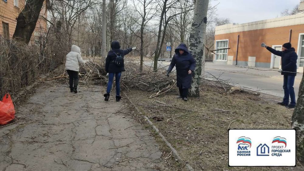 Василий Ткачук: В рамках реализации партийного проекта «Городская среда», сотрудники администрации Калининского района г. Донецка, провели уборку от случайного мусора территории по адресу: ул. Краснодонская, 62, 64, 66, 68