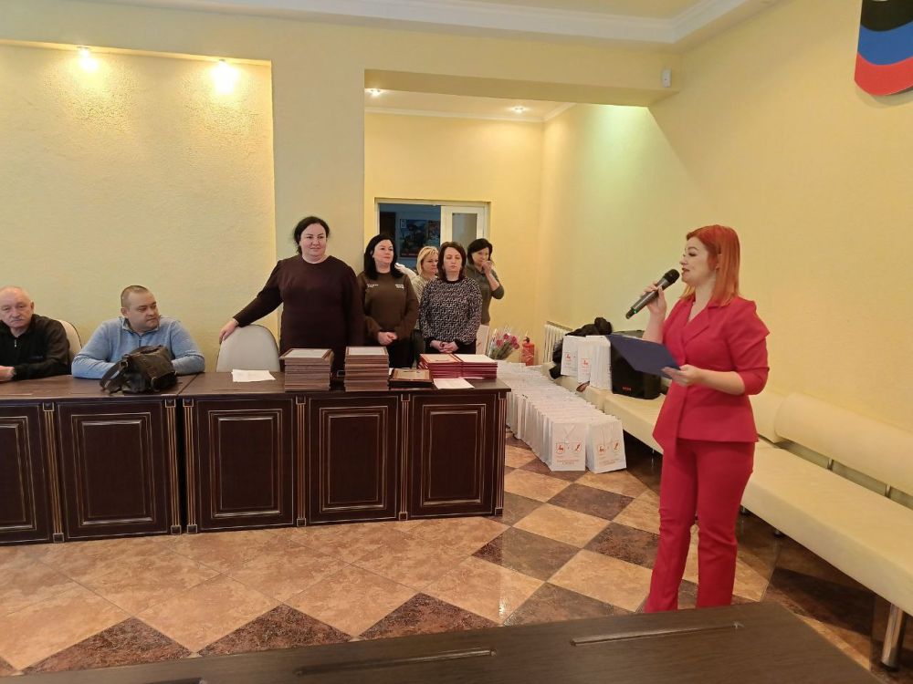 Сегодня, 15 марта в здании администрации состоялось награждение лучших представителей коммунальных организаций города в рамках празднования Дня работников бытового обслуживания населения и жилищно-коммунального хозяйства