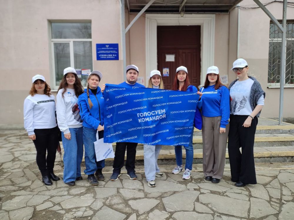 Голосуем командой!. Волонтёры Победы ДНР, в рамках проекта «Голосуем командой», приняли участие в выборах Президента...