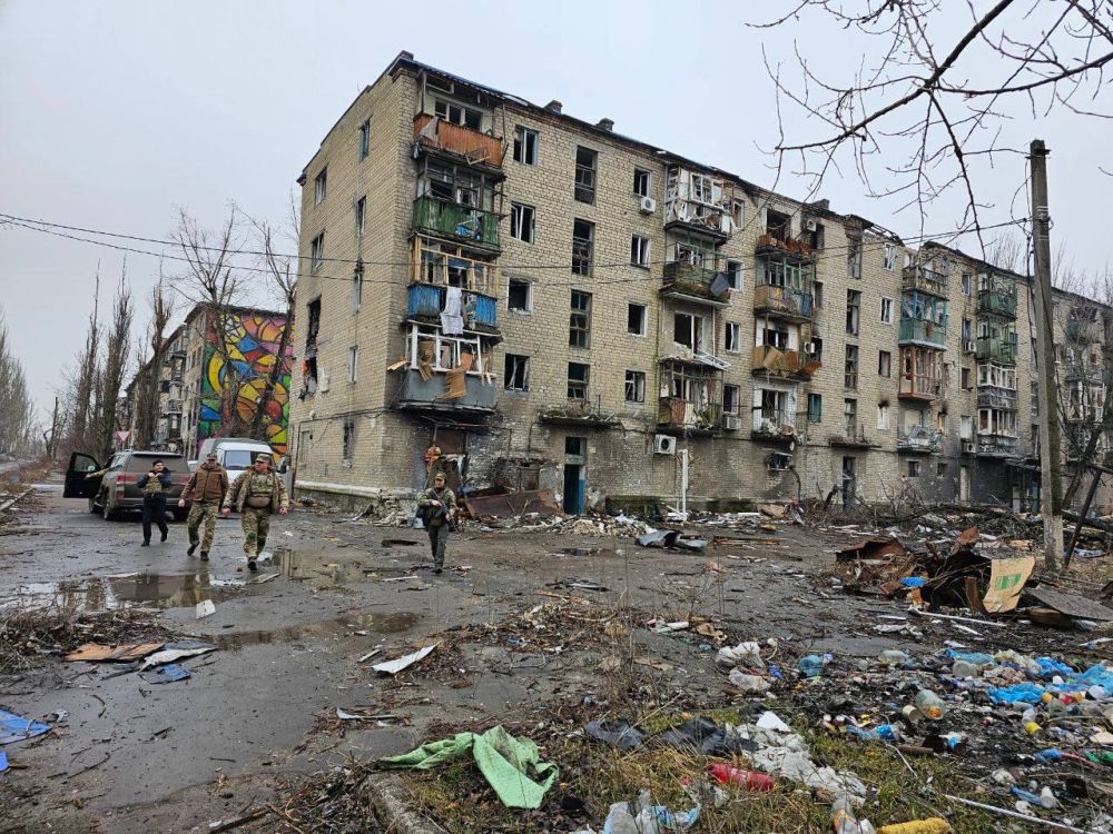 Евгений Солнцев: Посетил Авдеевку.. Вместе с заместителем министра строительства и ЖКХ Валерием Владимировичем Леоновым прошлись по улицам города, пообщались с людьми