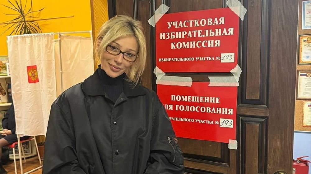 «Выбрала ту самую дверь»: Настя Ивлеева проголосовала на выборах президента