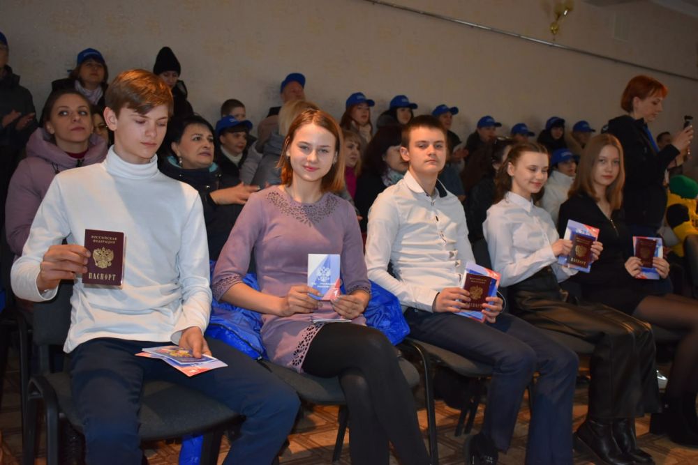 Игорь Лызов: Знаковым выдался выходной день не только для взрослых, которые принимают участие в выборах президента России, но и для ребят достигших 14ти лет