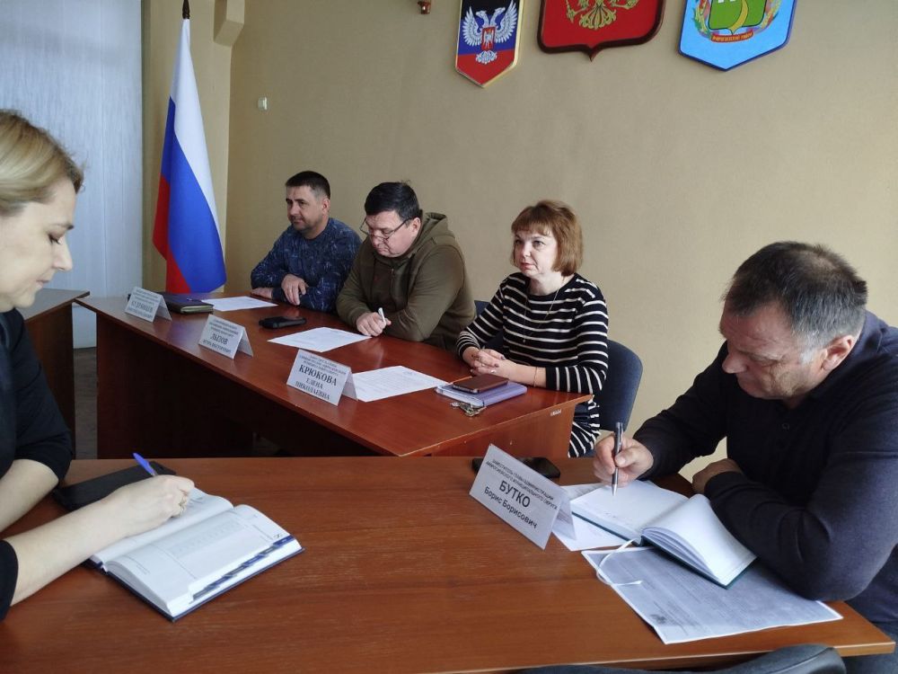 Игорь Лызов: Во вторник провел аппаратное совещание с начальниками управлений, отделов, секторов администрации округа