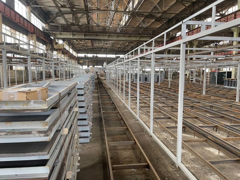 Идет монтаж оборудования на заводе по производству газобетона, запуск производства планируется в июне этого года, сообщил вице-премьер Владислав Васильев