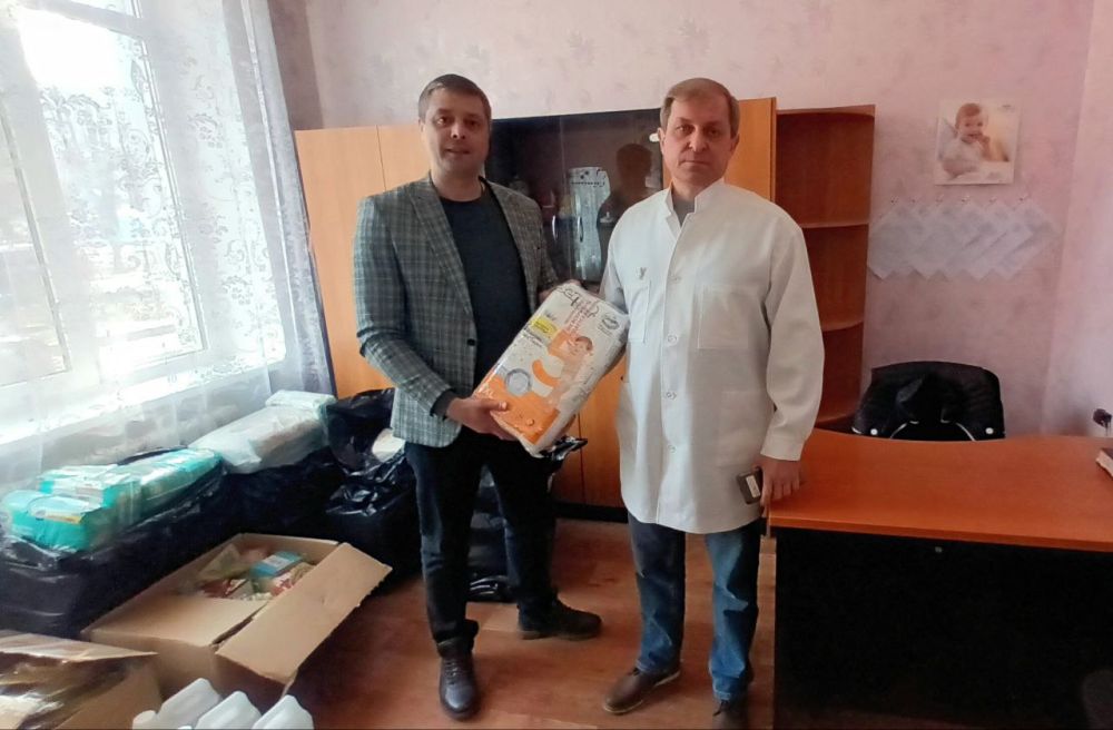 Василий Ткачук: Сегодня, 21 марта, передал гуманитарную помощь в виде игрушек, памперсов, предметов бытовой химии из города Москва Республиканскому специализированному дому ребенка города Донецка Министерства Здравоохранения Донецкой Народной Республики