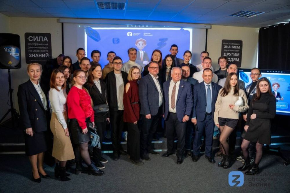 Крымская весна: в Донецке прошла лекция к годовщине воссоединения Крыма с Россией