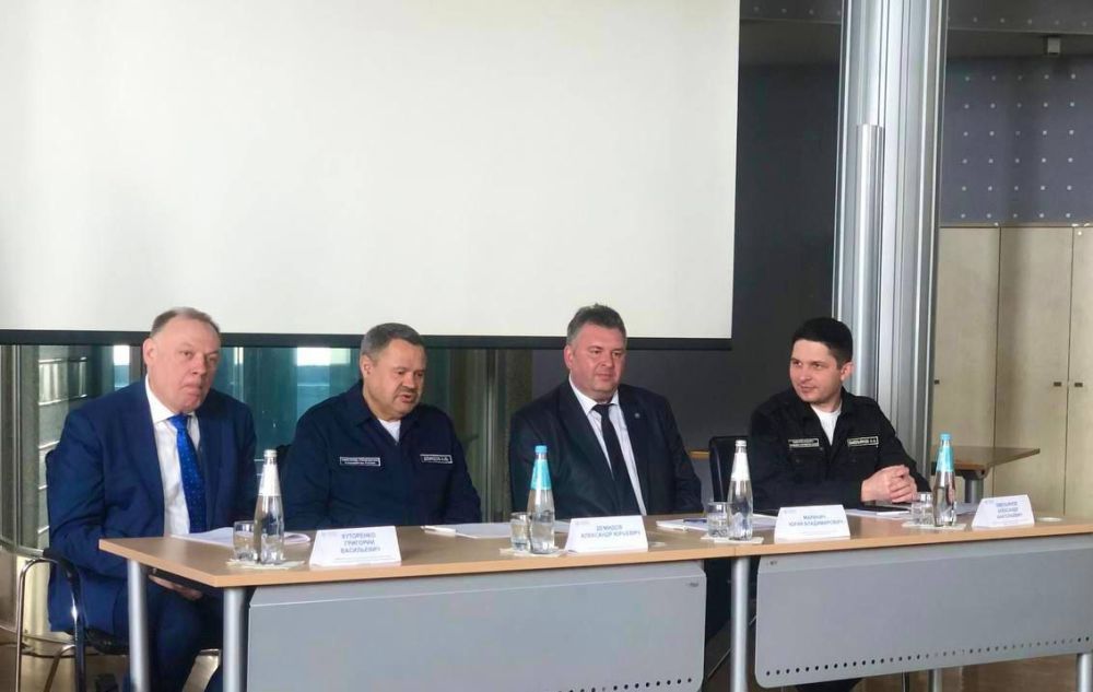 Заместитель руководителя Казначейства России Александр Демидов с рабочим визитом посетил УФК по Донецкой Народной Республике